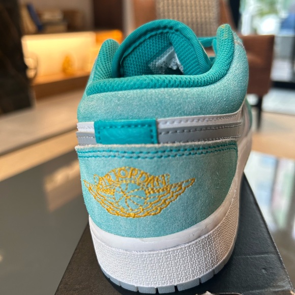 Nike - Picture 4 of 6